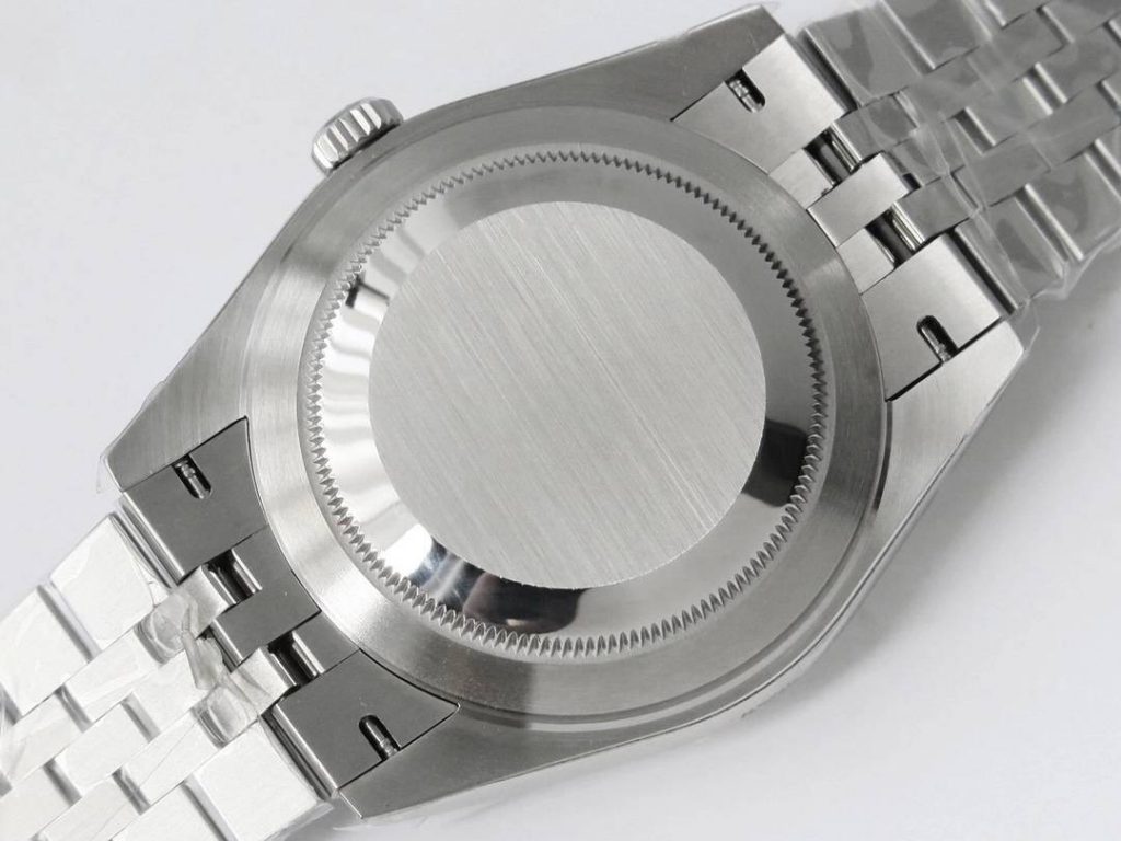 Demonstration of the spiral design on the back of the Super Clone Rolex case.