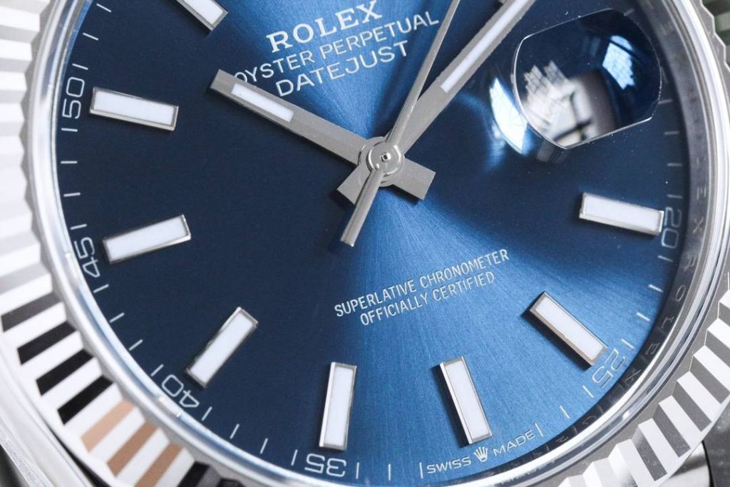 Close-up of the sapphire glass mirror of the Super Clone Rolex.